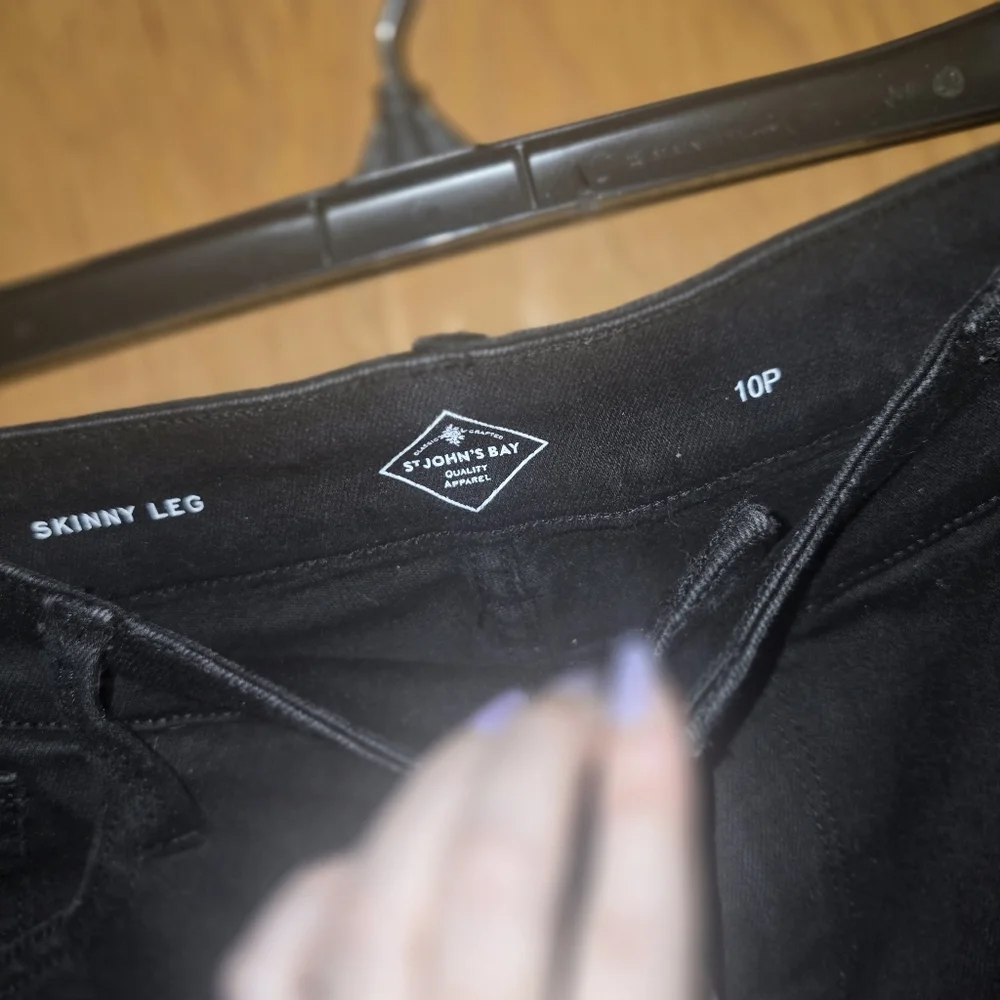 New no tags St. Johns bay 10 petite black skinny jeans - Picture 7 of 7